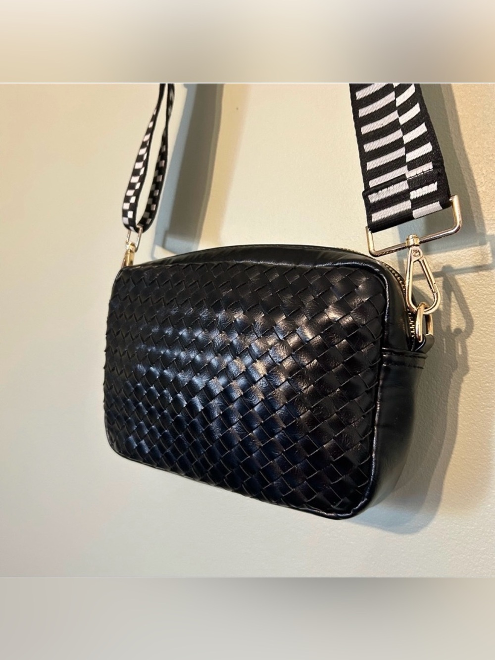 Pretty Simple- black leather woven crosss body camera bag